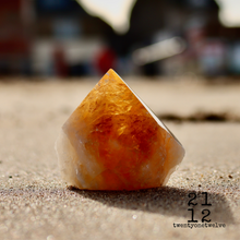 Load image into Gallery viewer, CITRINE CUT BASE POINT