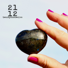 Load image into Gallery viewer, LABRADORITE HEART