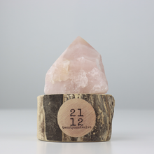 Load image into Gallery viewer, Rose Quartz cut base point