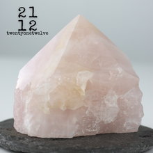 Load image into Gallery viewer, Rose Quartz cut base point